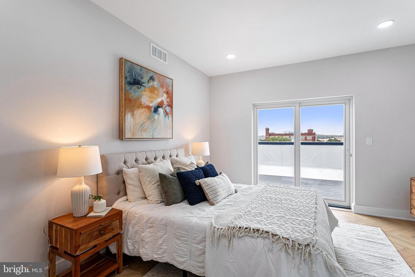 1516 EAST CAPITOL ST NE #T, WASHINGTON, District Of Columbia 20003, 2 Bedrooms Bedrooms, ,2 BathroomsBathrooms,Residential,For sale,1516 EAST CAPITOL ST NE #T,DCDC2244206 MLS # DCDC2244206