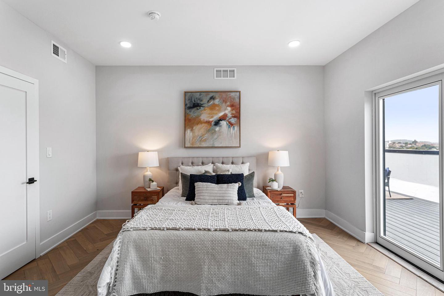 1516 EAST CAPITOL ST NE #T, WASHINGTON, District Of Columbia 20003, 2 Bedrooms Bedrooms, ,2 BathroomsBathrooms,Residential,For sale,1516 EAST CAPITOL ST NE #T,DCDC2244206 MLS # DCDC2244206