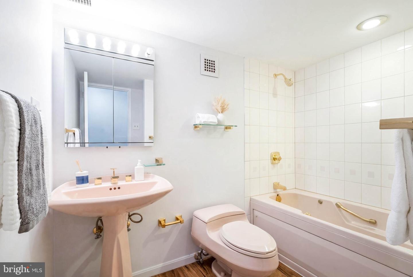 700 7TH ST SW #826, WASHINGTON, District Of Columbia 20024, 1 Bedroom Bedrooms, 4 Rooms Rooms,1 BathroomBathrooms,Residential,For sale,700 7TH ST SW #826,DCDC2245020 MLS # DCDC2245020