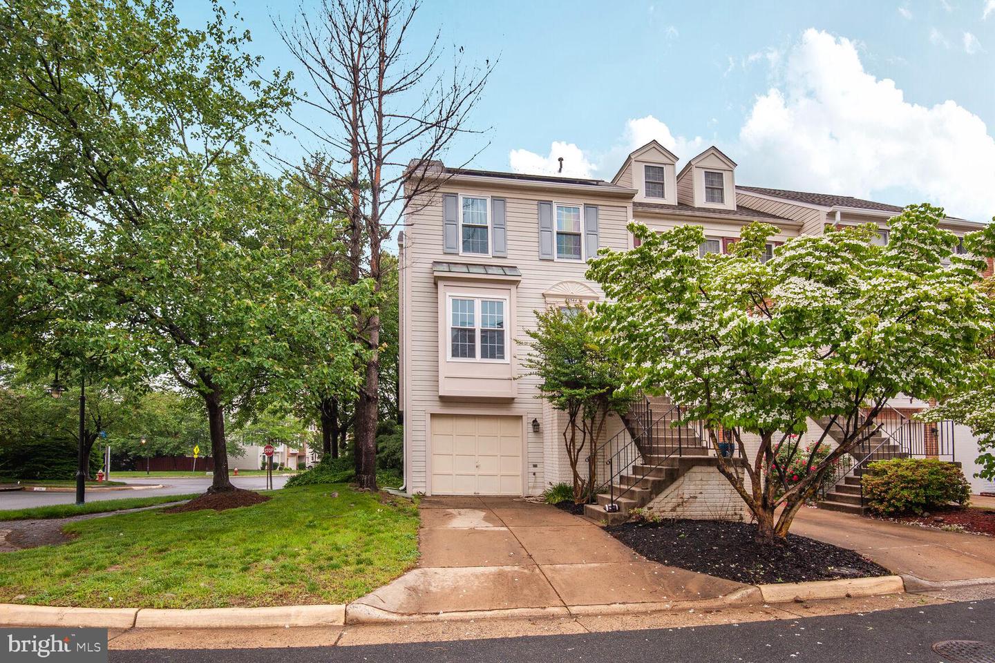 45544 WHITCOMB SQ, STERLING, Virginia 20166, 4 Bedrooms Bedrooms, ,3 BathroomsBathrooms,Residential,For sale,45544 WHITCOMB SQ,VALO2115396 MLS # VALO2115396