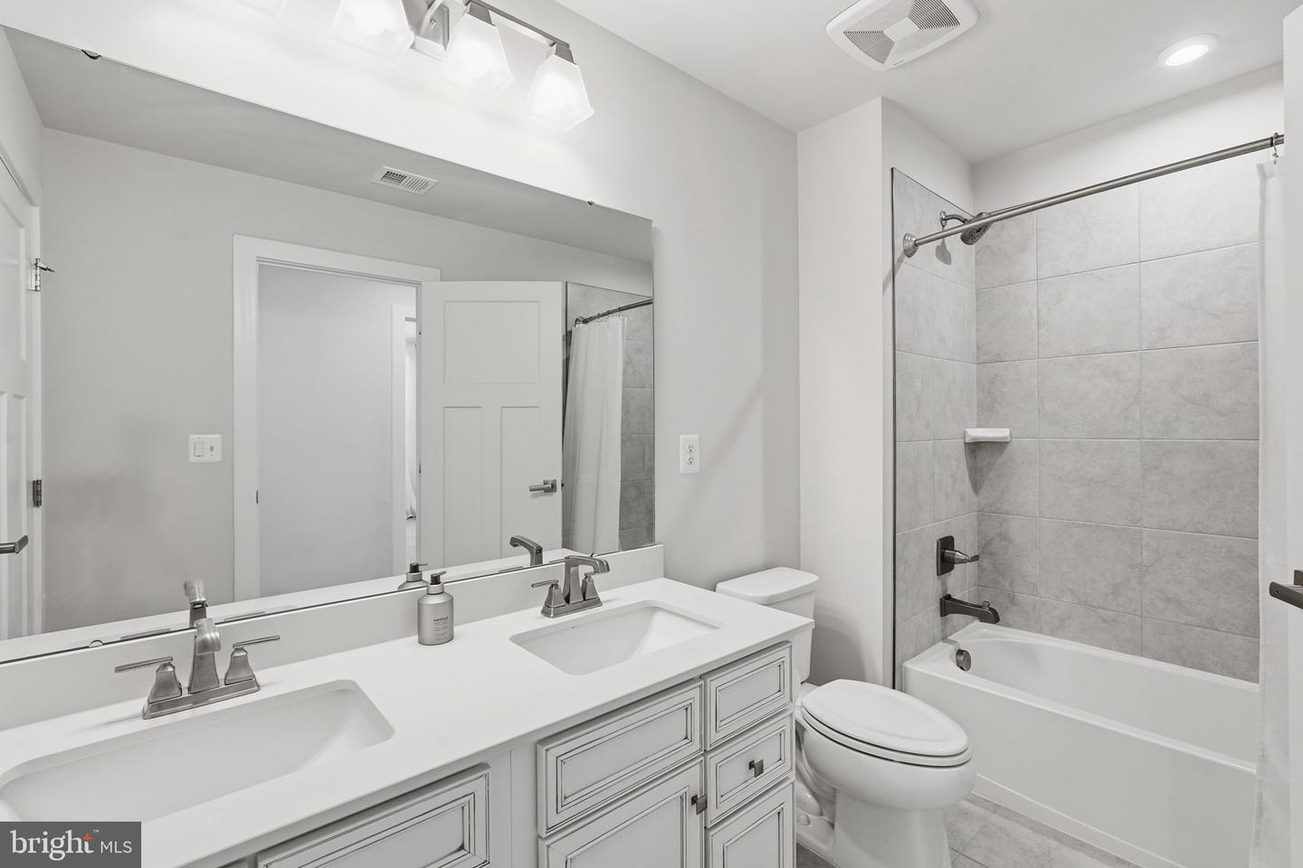 6530 BOB WHITE DR, WARRENTON, Virginia 20187, 6 Bedrooms Bedrooms, ,4 BathroomsBathrooms,Residential,For sale,6530 BOB WHITE DR,VAFQ2020482 MLS # VAFQ2020482