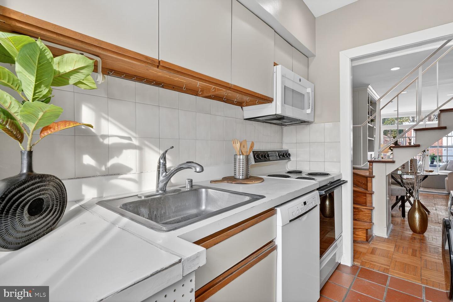 3413 Q ST NW, WASHINGTON, District Of Columbia 20007, 2 Bedrooms Bedrooms, ,1 BathroomBathrooms,Residential,For sale,3413 Q ST NW,DCDC2245160 MLS # DCDC2245160