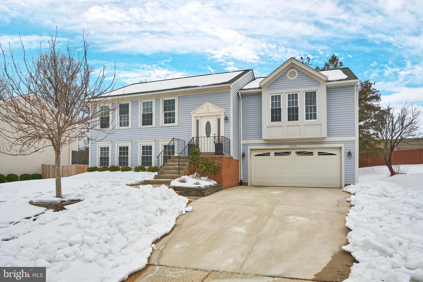 13715 EASTCLIFF CIR, CENTREVILLE, Virginia 20120, 5 Bedrooms Bedrooms, ,3 BathroomsBathrooms,Residential,For sale,13715 EASTCLIFF CIR,VAFX2290192 MLS # VAFX2290192