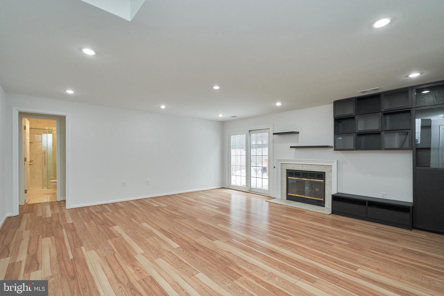 13715 EASTCLIFF CIR, CENTREVILLE, Virginia 20120, 5 Bedrooms Bedrooms, ,3 BathroomsBathrooms,Residential,For sale,13715 EASTCLIFF CIR,VAFX2290192 MLS # VAFX2290192