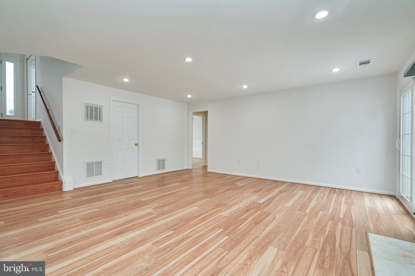 13715 EASTCLIFF CIR, CENTREVILLE, Virginia 20120, 5 Bedrooms Bedrooms, ,3 BathroomsBathrooms,Residential,For sale,13715 EASTCLIFF CIR,VAFX2290192 MLS # VAFX2290192