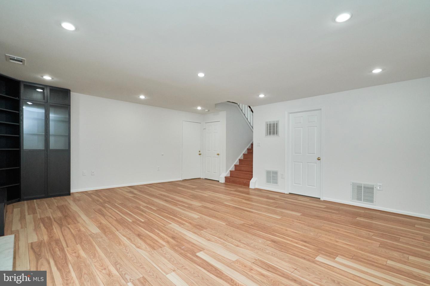 13715 EASTCLIFF CIR, CENTREVILLE, Virginia 20120, 5 Bedrooms Bedrooms, ,3 BathroomsBathrooms,Residential,For sale,13715 EASTCLIFF CIR,VAFX2290192 MLS # VAFX2290192