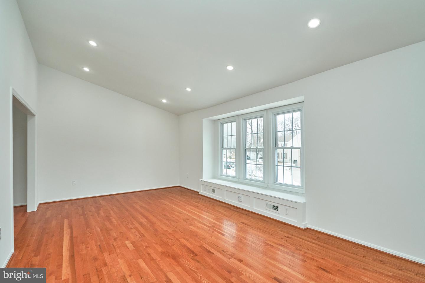 13715 EASTCLIFF CIR, CENTREVILLE, Virginia 20120, 5 Bedrooms Bedrooms, ,3 BathroomsBathrooms,Residential,For sale,13715 EASTCLIFF CIR,VAFX2290192 MLS # VAFX2290192