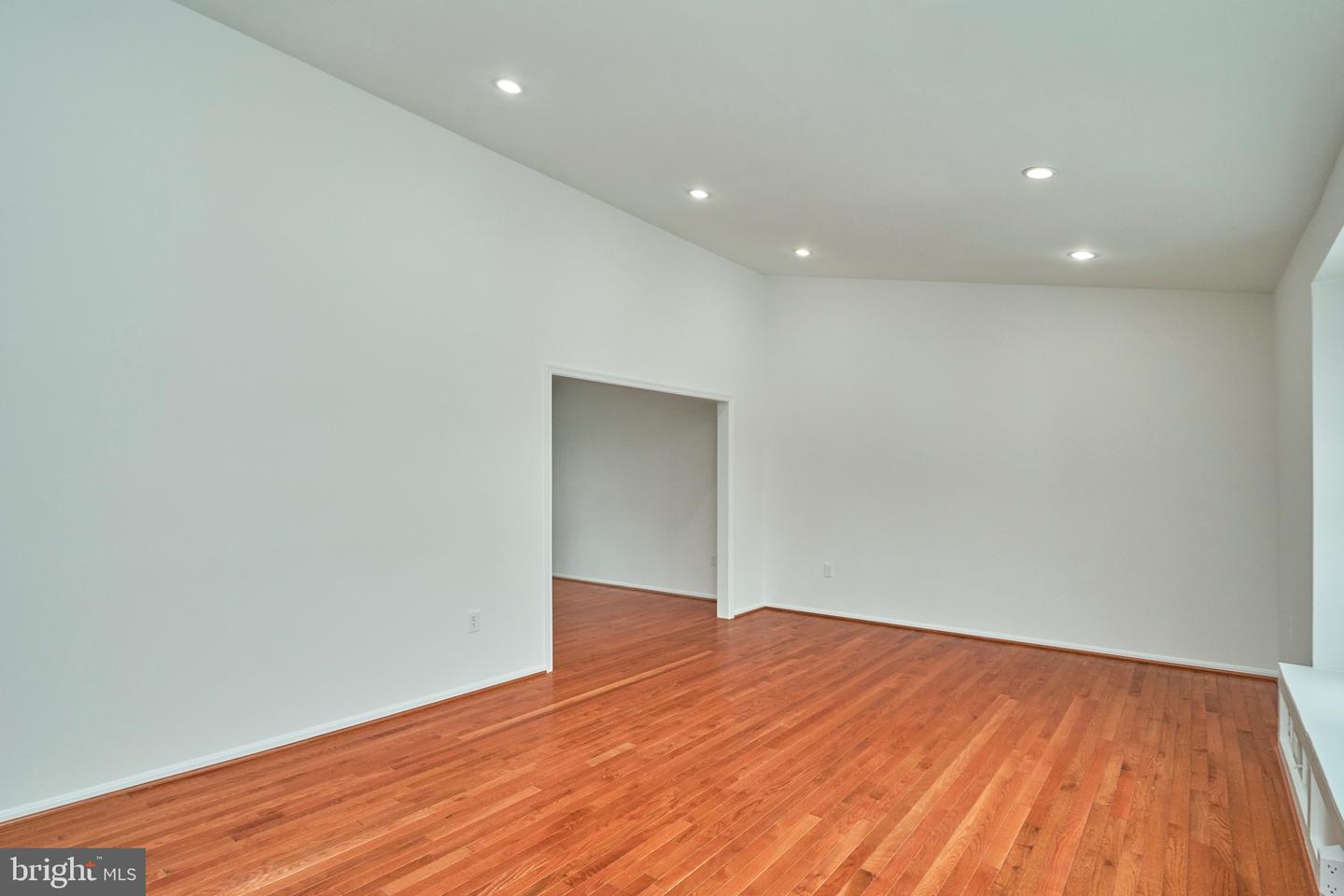 13715 EASTCLIFF CIR, CENTREVILLE, Virginia 20120, 5 Bedrooms Bedrooms, ,3 BathroomsBathrooms,Residential,For sale,13715 EASTCLIFF CIR,VAFX2290192 MLS # VAFX2290192