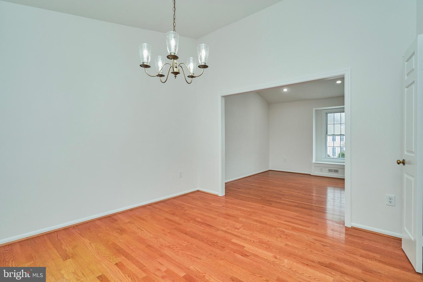 13715 EASTCLIFF CIR, CENTREVILLE, Virginia 20120, 5 Bedrooms Bedrooms, ,3 BathroomsBathrooms,Residential,For sale,13715 EASTCLIFF CIR,VAFX2290192 MLS # VAFX2290192