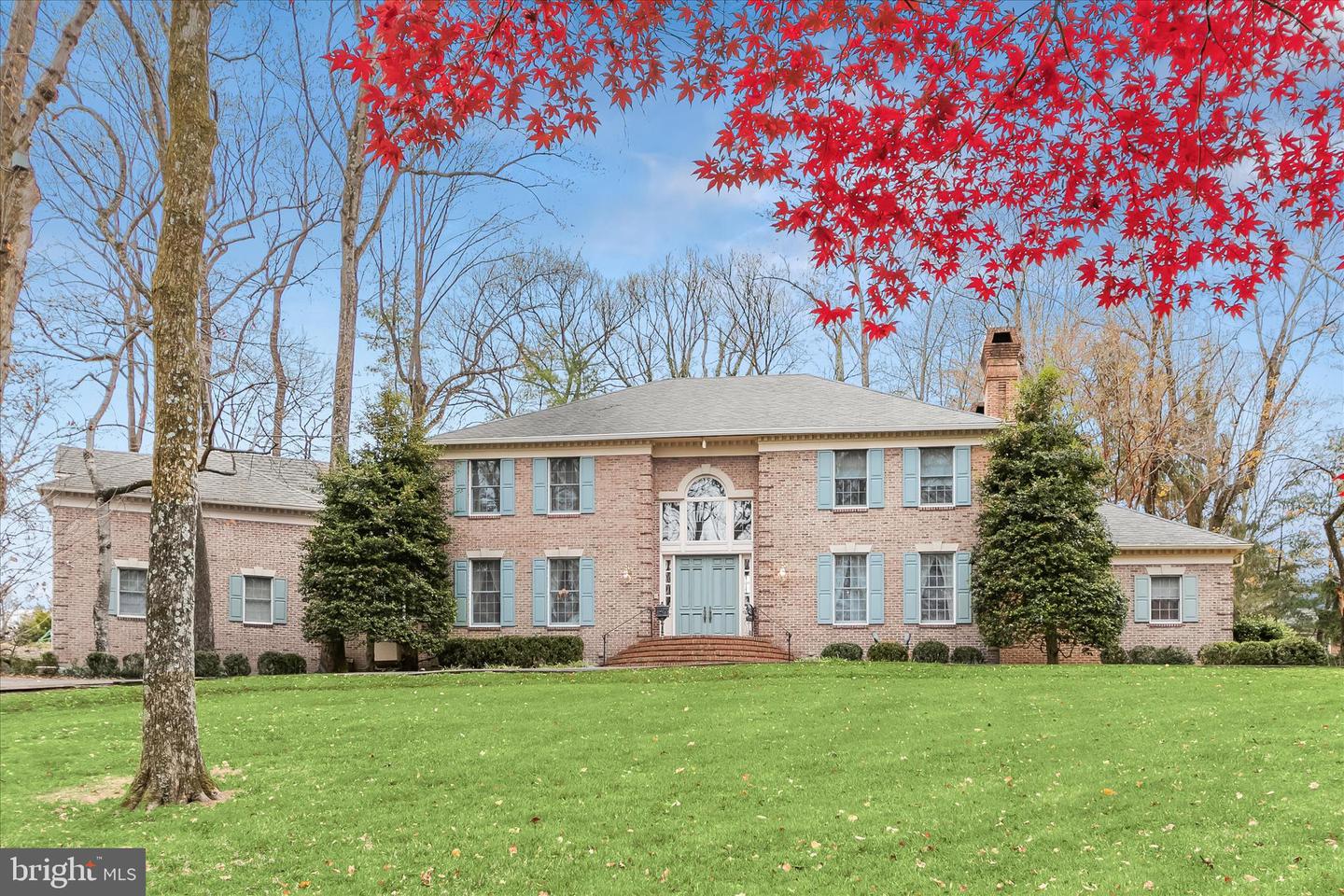 949 BELLVIEW RD, MCLEAN, Virginia 22102, 3 Bedrooms Bedrooms, ,5 BathroomsBathrooms,Residential,For sale,949 BELLVIEW RD,VAFX2290292 MLS # VAFX2290292