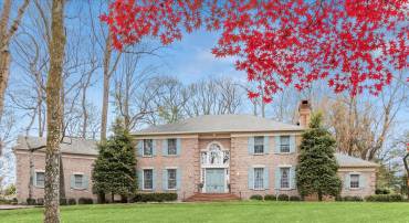 949 BELLVIEW RD, MCLEAN, Virginia 22102, 3 Bedrooms Bedrooms, ,5 BathroomsBathrooms,Residential,For sale,949 BELLVIEW RD,VAFX2290292 MLS # VAFX2290292