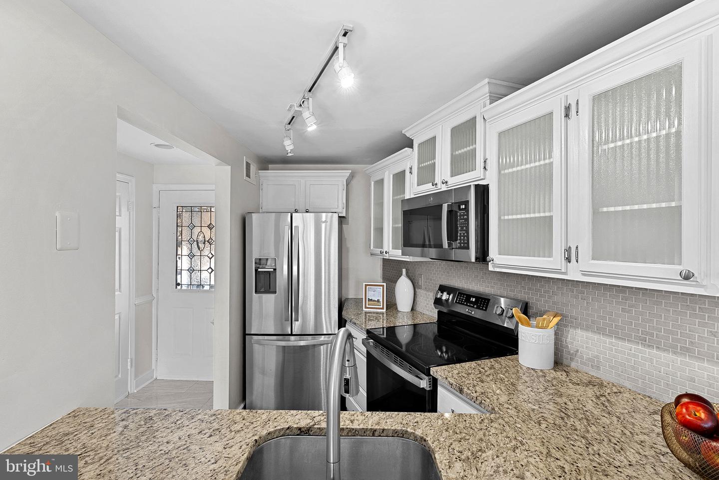 2148 WHISPERWOOD GLEN LN, RESTON, Virginia 20191, 2 Bedrooms Bedrooms, ,2 BathroomsBathrooms,Residential,For sale,2148 WHISPERWOOD GLEN LN,VAFX2290324 MLS # VAFX2290324