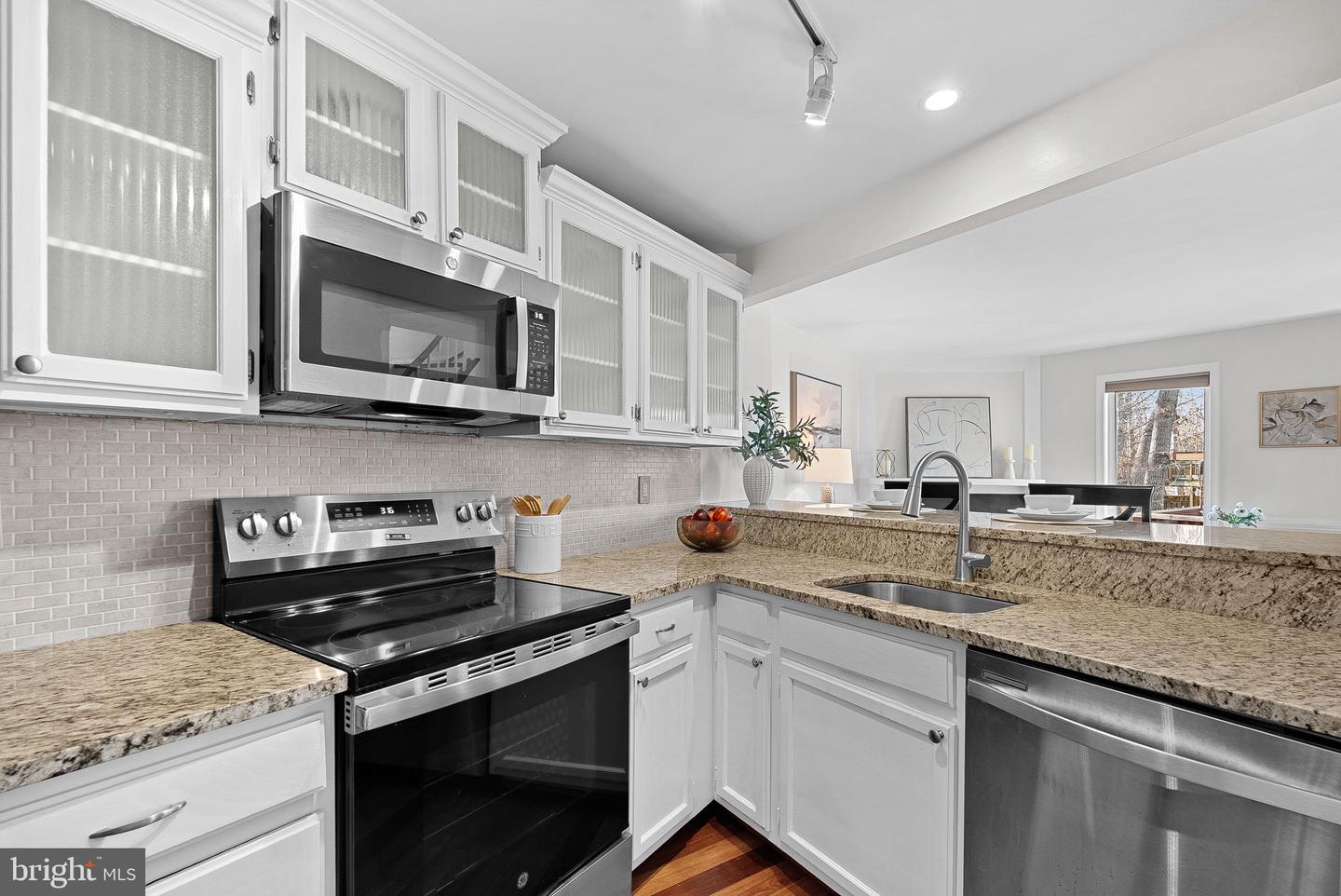 2148 WHISPERWOOD GLEN LN, RESTON, Virginia 20191, 2 Bedrooms Bedrooms, ,2 BathroomsBathrooms,Residential,For sale,2148 WHISPERWOOD GLEN LN,VAFX2290324 MLS # VAFX2290324