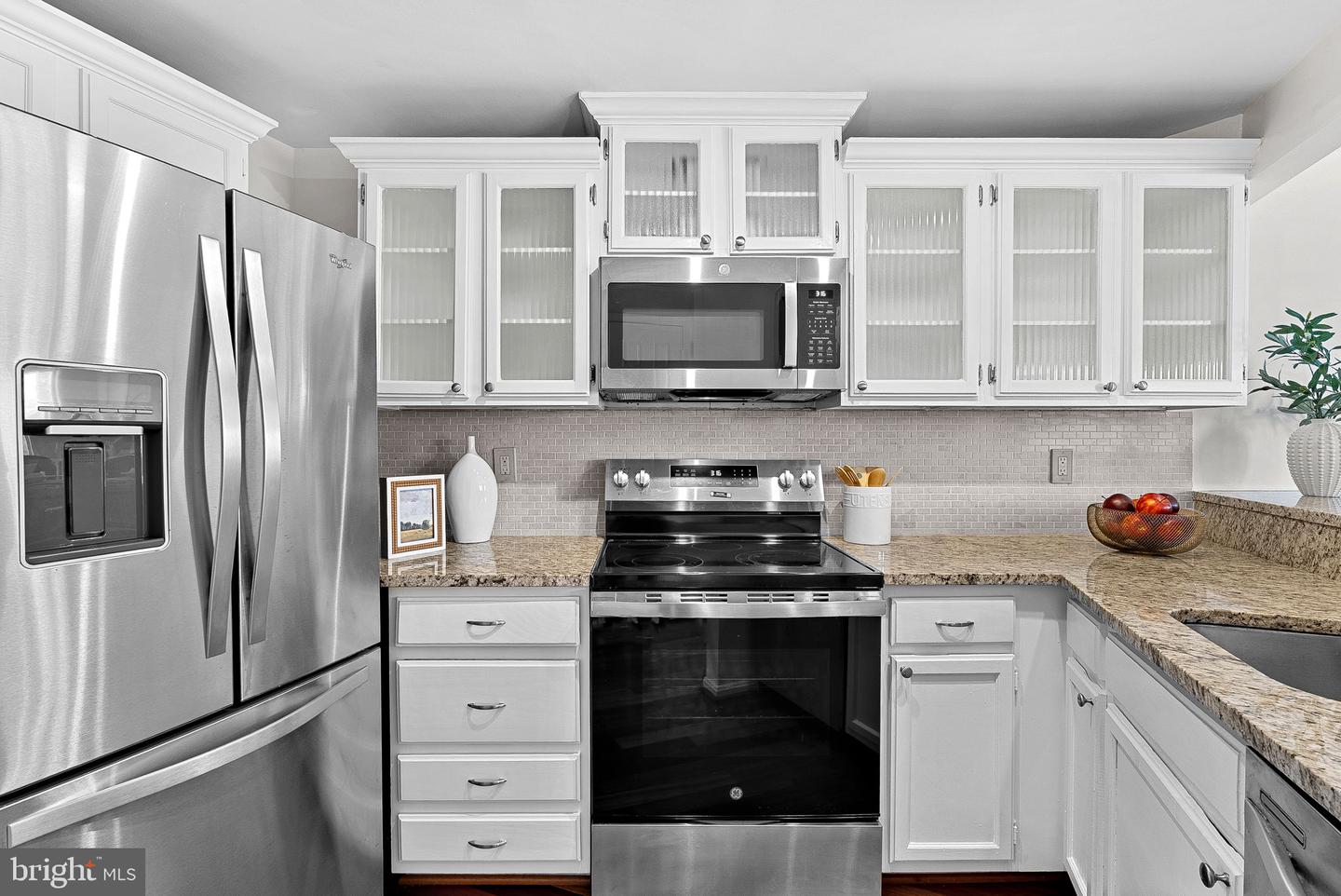 2148 WHISPERWOOD GLEN LN, RESTON, Virginia 20191, 2 Bedrooms Bedrooms, ,2 BathroomsBathrooms,Residential,For sale,2148 WHISPERWOOD GLEN LN,VAFX2290324 MLS # VAFX2290324