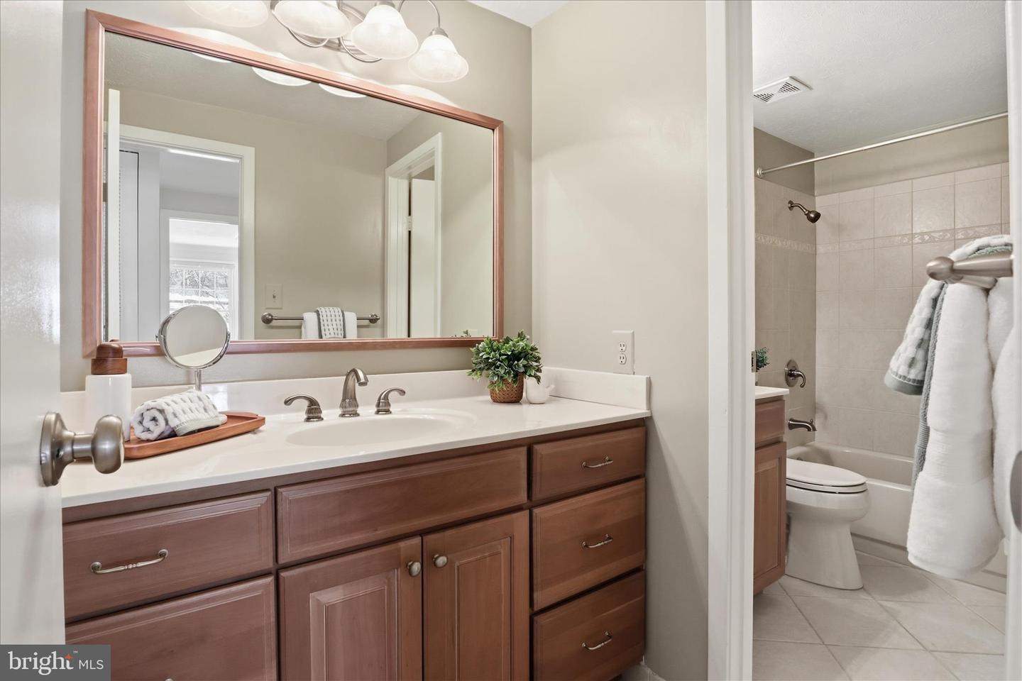 5903 OAK RIDGE CT, BURKE, Virginia 22015, 5 Bedrooms Bedrooms, 19 Rooms Rooms,2 BathroomsBathrooms,Residential,For sale,5903 OAK RIDGE CT,VAFX2289782 MLS # VAFX2289782 5903 OAK RIDGE CT, BURKE, Virginia 22015, 5 Bedrooms Bedrooms, 19 Rooms Rooms,2 BathroomsBathrooms,Residential,For sale,5903 OAK RIDGE CT,VAFX2289782 MLS # VAFX2289782