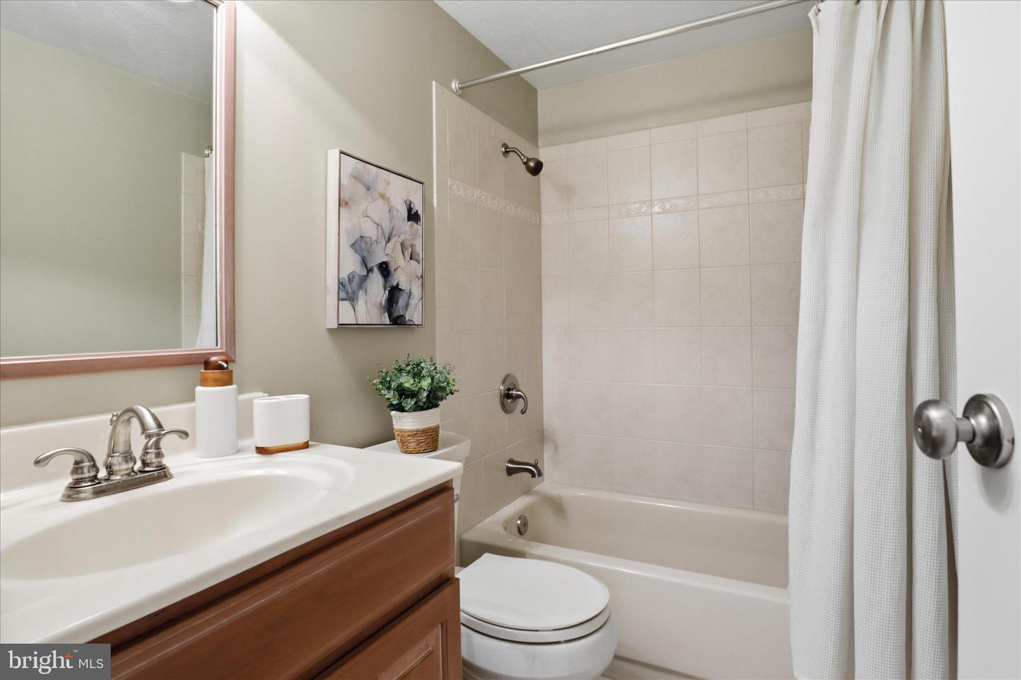 5903 OAK RIDGE CT, BURKE, Virginia 22015, 5 Bedrooms Bedrooms, 19 Rooms Rooms,2 BathroomsBathrooms,Residential,For sale,5903 OAK RIDGE CT,VAFX2289782 MLS # VAFX2289782 5903 OAK RIDGE CT, BURKE, Virginia 22015, 5 Bedrooms Bedrooms, 19 Rooms Rooms,2 BathroomsBathrooms,Residential,For sale,5903 OAK RIDGE CT,VAFX2289782 MLS # VAFX2289782