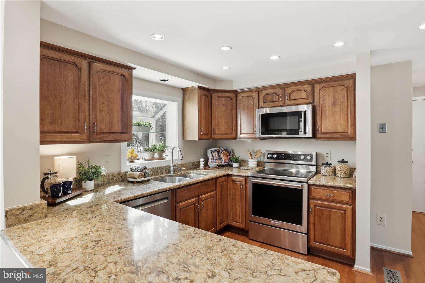 5903 OAK RIDGE CT, BURKE, Virginia 22015, 5 Bedrooms Bedrooms, 19 Rooms Rooms,2 BathroomsBathrooms,Residential,For sale,5903 OAK RIDGE CT,VAFX2289782 MLS # VAFX2289782 5903 OAK RIDGE CT, BURKE, Virginia 22015, 5 Bedrooms Bedrooms, 19 Rooms Rooms,2 BathroomsBathrooms,Residential,For sale,5903 OAK RIDGE CT,VAFX2289782 MLS # VAFX2289782