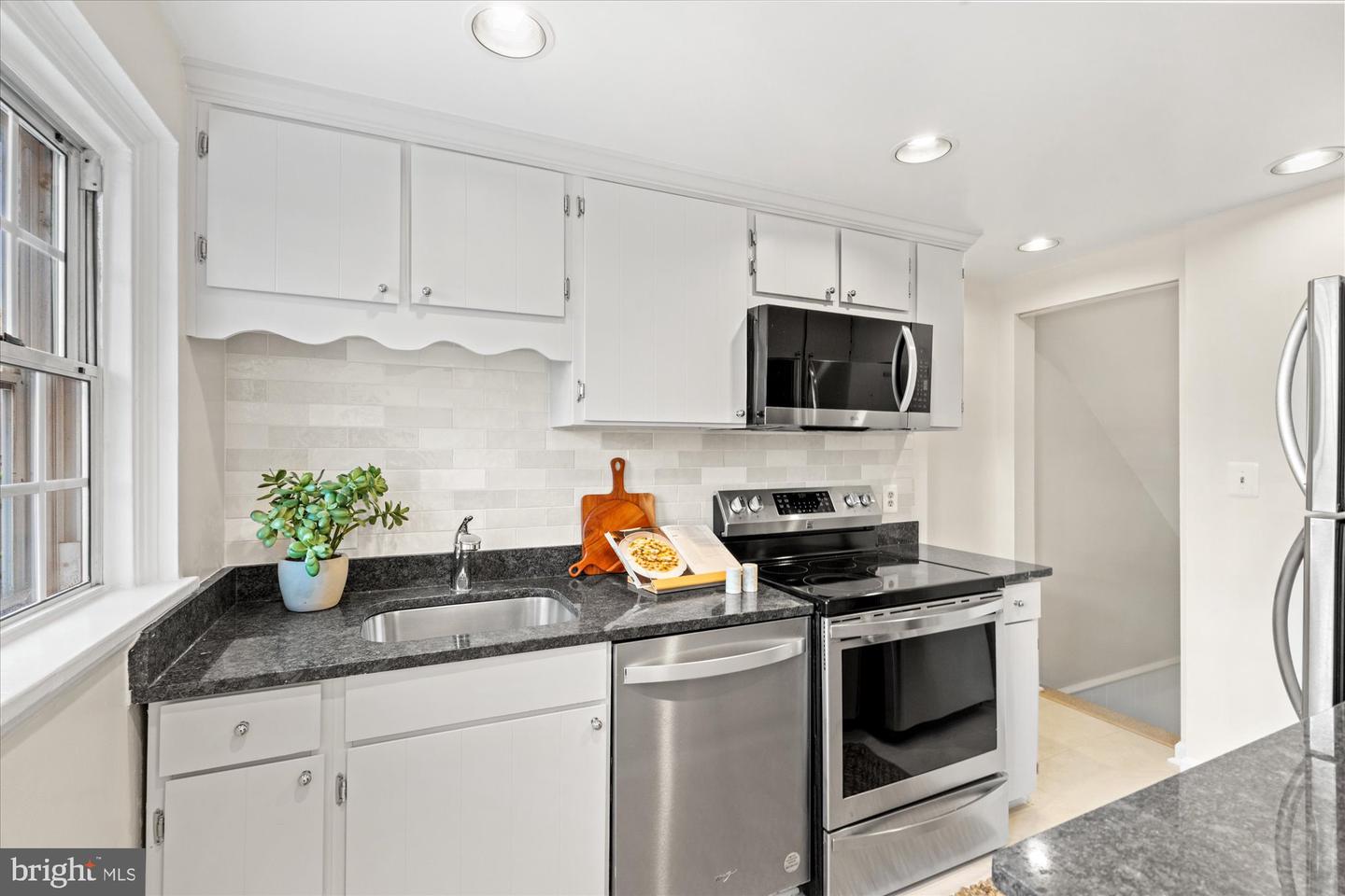 3013 S BUCHANAN ST, ARLINGTON, Virginia 22206, 2 Bedrooms Bedrooms, 9 Rooms Rooms,2 BathroomsBathrooms,Residential,For sale,3013 S BUCHANAN ST,VAAR2068648 MLS # VAAR2068648