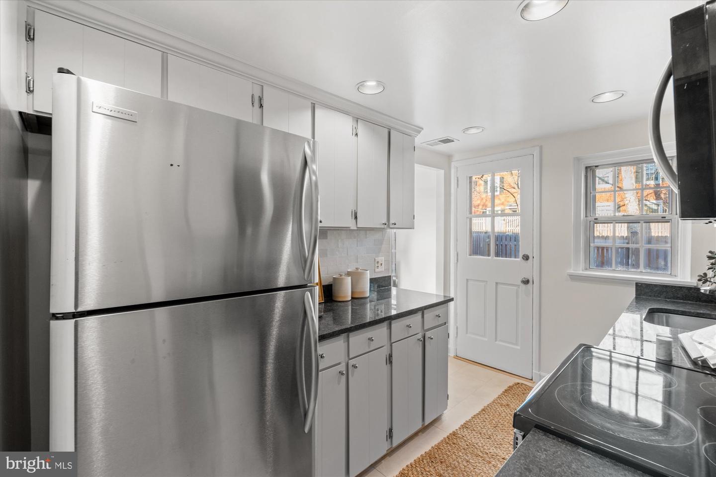 3013 S BUCHANAN ST, ARLINGTON, Virginia 22206, 2 Bedrooms Bedrooms, 9 Rooms Rooms,2 BathroomsBathrooms,Residential,For sale,3013 S BUCHANAN ST,VAAR2068648 MLS # VAAR2068648