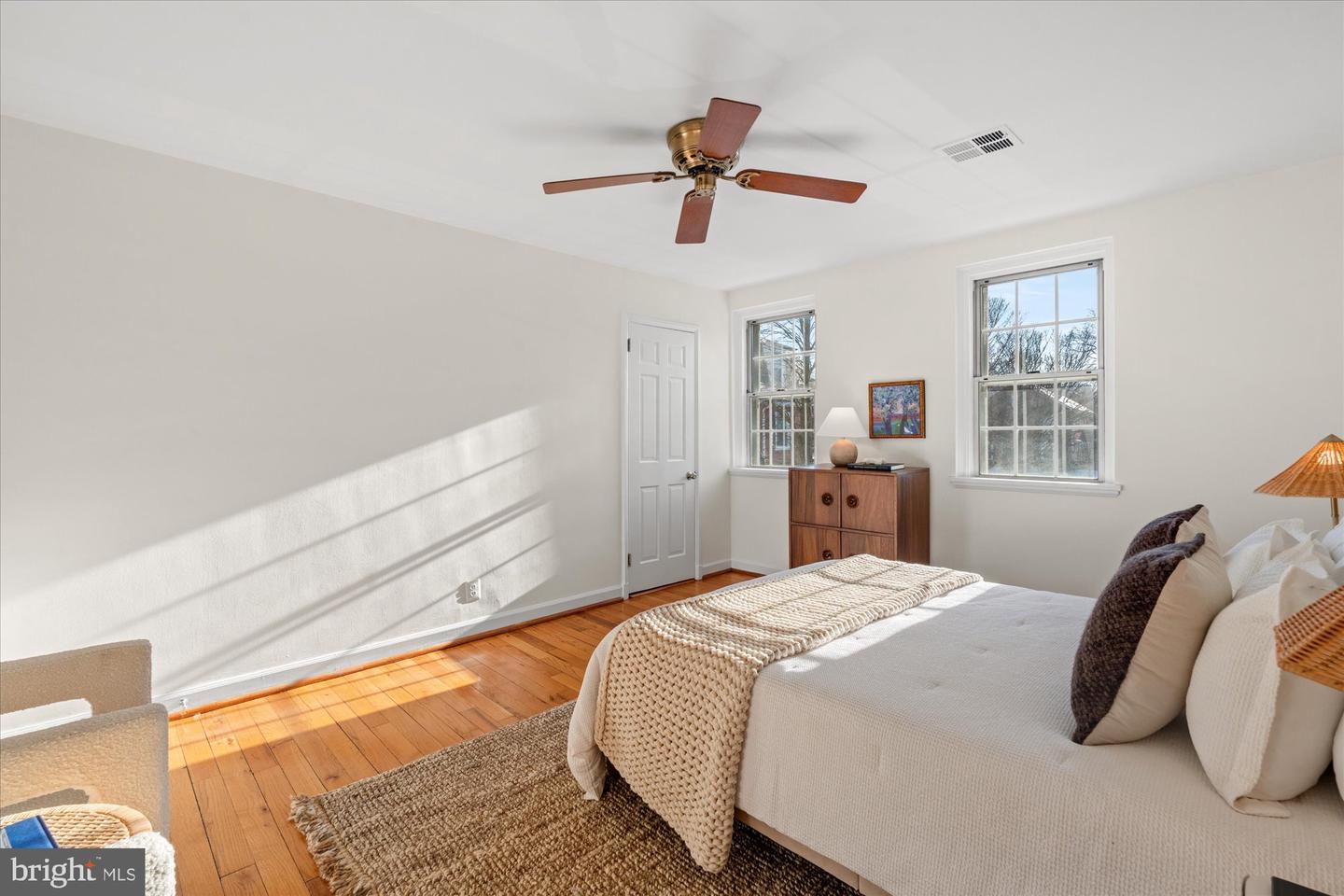 3013 S BUCHANAN ST, ARLINGTON, Virginia 22206, 2 Bedrooms Bedrooms, 9 Rooms Rooms,2 BathroomsBathrooms,Residential,For sale,3013 S BUCHANAN ST,VAAR2068648 MLS # VAAR2068648