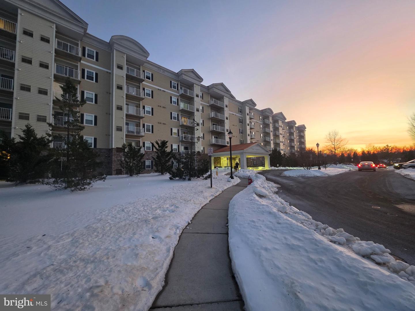 6301 EDSALL RD #418, ALEXANDRIA, Virginia 22312, ,Residential,For sale,6301 EDSALL RD #418,VAFX2290152 MLS # VAFX2290152