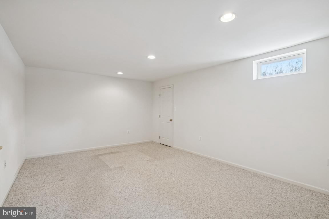 1318 MOORE PL SW, LEESBURG, Virginia 20175, 4 Bedrooms Bedrooms, ,4 BathroomsBathrooms,Residential,For sale,1318 MOORE PL SW,VALO2115664 MLS # VALO2115664