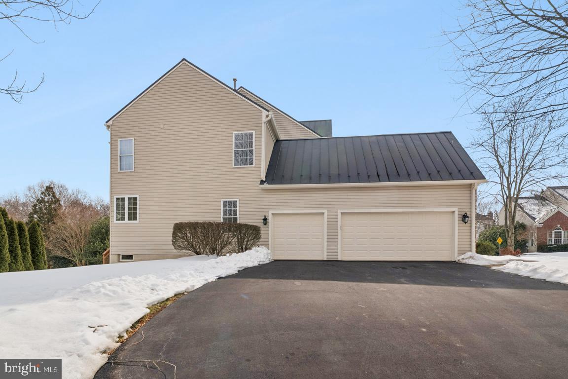 1318 MOORE PL SW, LEESBURG, Virginia 20175, 4 Bedrooms Bedrooms, ,4 BathroomsBathrooms,Residential,For sale,1318 MOORE PL SW,VALO2115664 MLS # VALO2115664