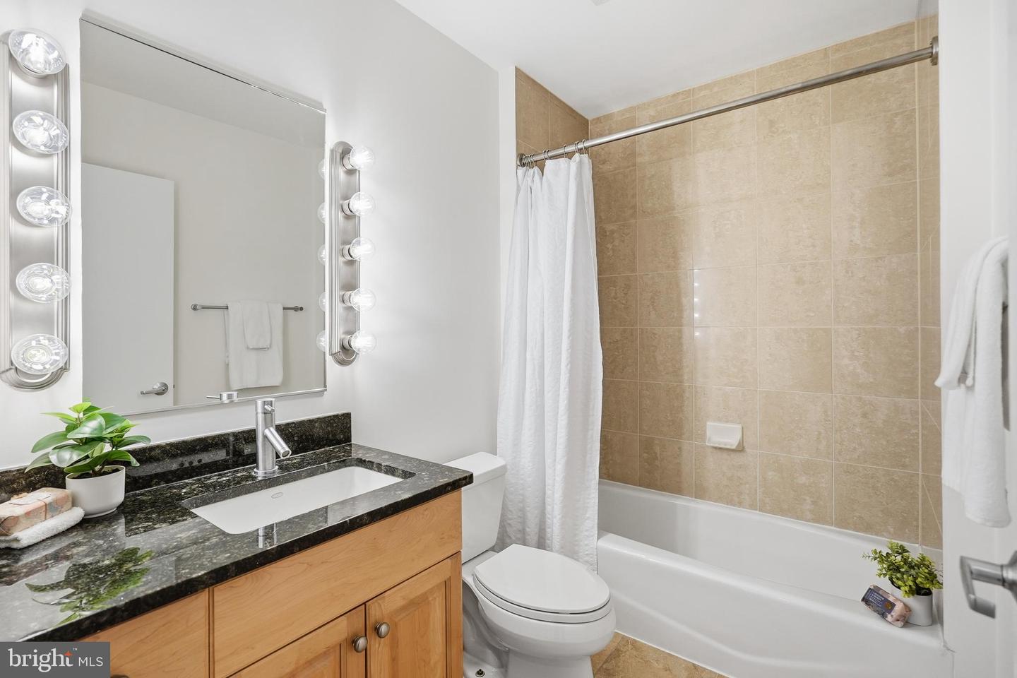 811 4TH ST NW #404, WASHINGTON, District Of Columbia 20001, 2 Bedrooms Bedrooms, ,2 BathroomsBathrooms,Residential,For sale,811 4TH ST NW #404,DCDC2245624 MLS # DCDC2245624