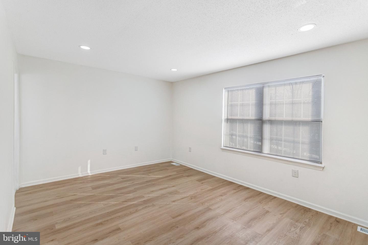 15370 BLACKSMITH TER, WOODBRIDGE, Virginia 22191, 3 Bedrooms Bedrooms, ,3 BathroomsBathrooms,Residential,For sale,15370 BLACKSMITH TER,VAPW2112298 MLS # VAPW2112298