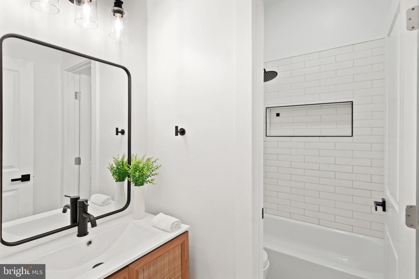 2321 HIGH ST SE, WASHINGTON, District Of Columbia 20020, 4 Bedrooms Bedrooms, ,3 BathroomsBathrooms,Residential,For sale,2321 HIGH ST SE,DCDC2245694 MLS # DCDC2245694