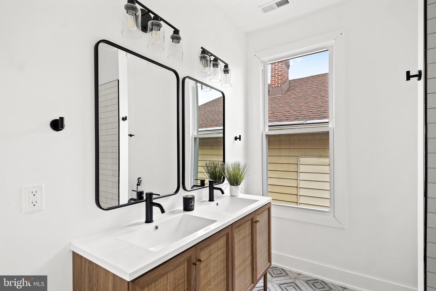 2321 HIGH ST SE, WASHINGTON, District Of Columbia 20020, 4 Bedrooms Bedrooms, ,3 BathroomsBathrooms,Residential,For sale,2321 HIGH ST SE,DCDC2245694 MLS # DCDC2245694