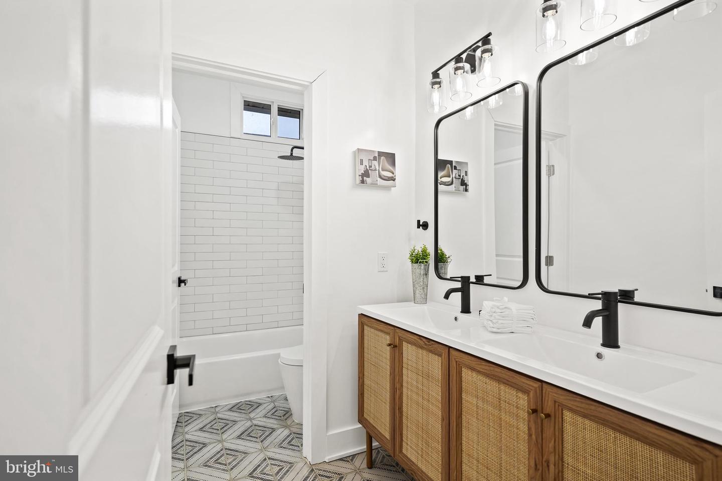 2321 HIGH ST SE, WASHINGTON, District Of Columbia 20020, 4 Bedrooms Bedrooms, ,3 BathroomsBathrooms,Residential,For sale,2321 HIGH ST SE,DCDC2245694 MLS # DCDC2245694