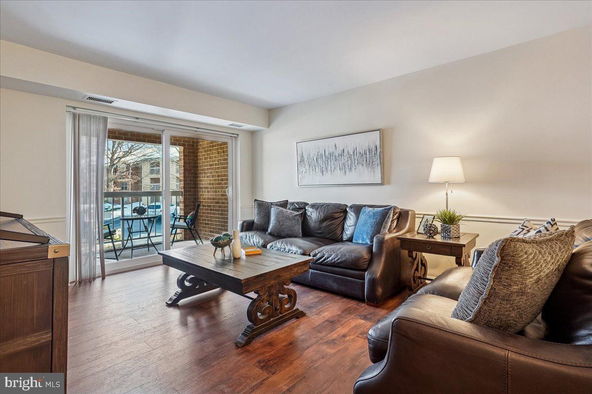 5902 COVE LANDING RD #304, BURKE, Virginia 22015, 2 Bedrooms Bedrooms, ,2 BathroomsBathrooms,Residential,For sale,5902 COVE LANDING RD #304,VAFX2290342 MLS # VAFX2290342