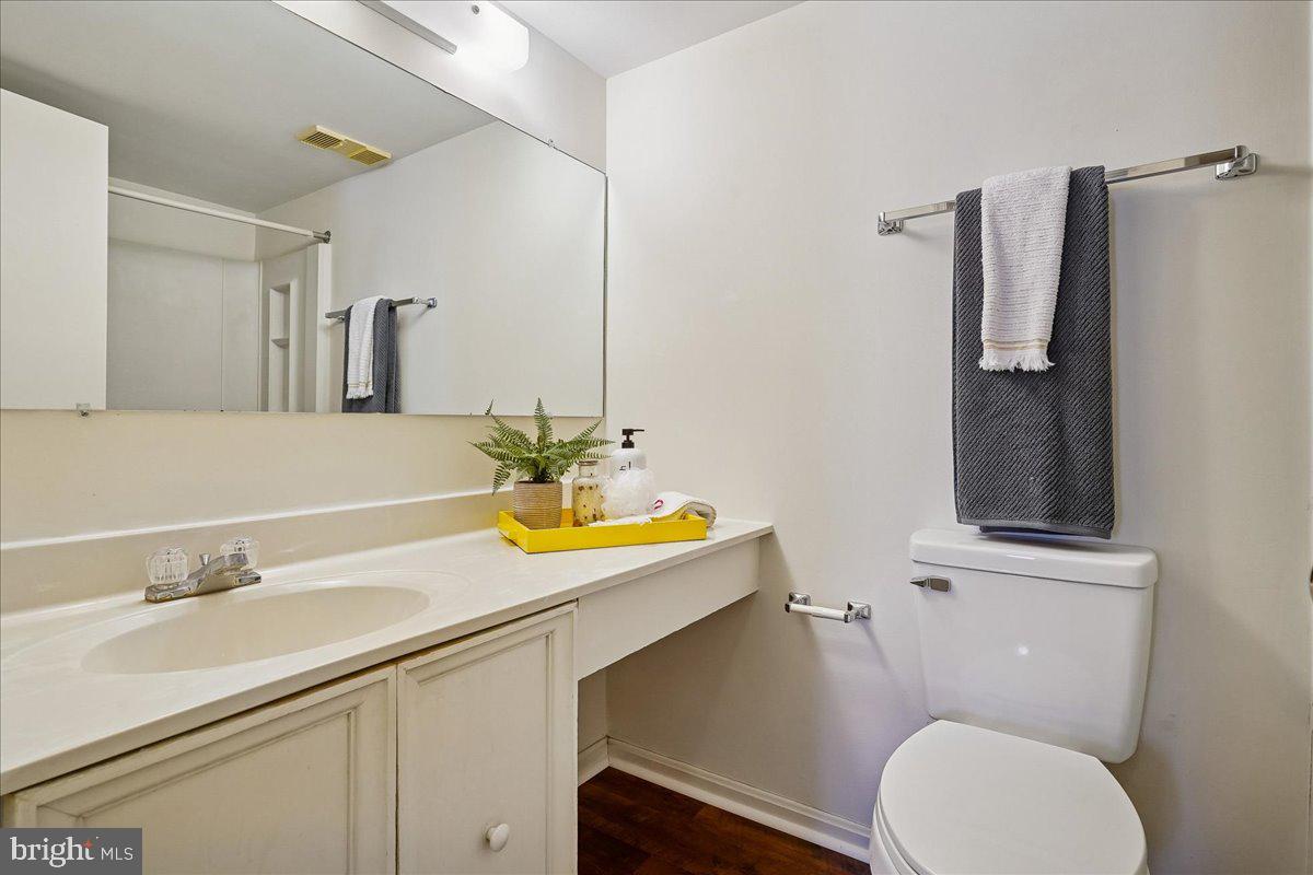 5902 COVE LANDING RD #304, BURKE, Virginia 22015, 2 Bedrooms Bedrooms, ,2 BathroomsBathrooms,Residential,For sale,5902 COVE LANDING RD #304,VAFX2290342 MLS # VAFX2290342