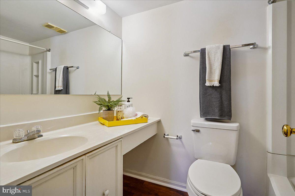 5902 COVE LANDING RD #304, BURKE, Virginia 22015, 2 Bedrooms Bedrooms, ,2 BathroomsBathrooms,Residential,For sale,5902 COVE LANDING RD #304,VAFX2290342 MLS # VAFX2290342