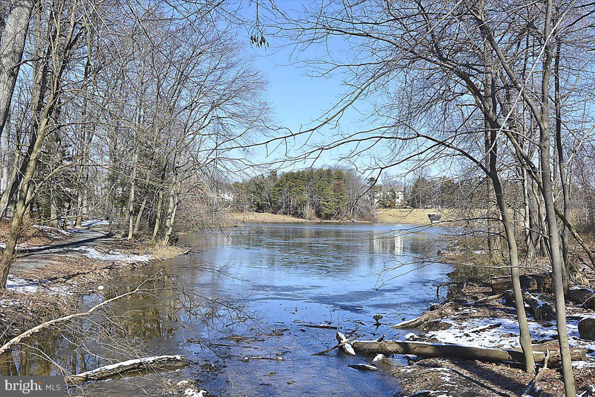 5902 COVE LANDING RD #304, BURKE, Virginia 22015, 2 Bedrooms Bedrooms, ,2 BathroomsBathrooms,Residential,For sale,5902 COVE LANDING RD #304,VAFX2290342 MLS # VAFX2290342