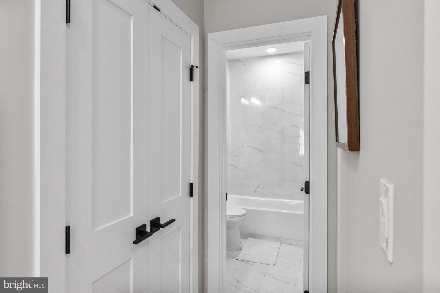 2019 M ST NE #1, WASHINGTON, District Of Columbia 20002, 2 Bedrooms Bedrooms, ,2 BathroomsBathrooms,Residential,For sale,2019 M ST NE #1,DCDC2245610 MLS # DCDC2245610