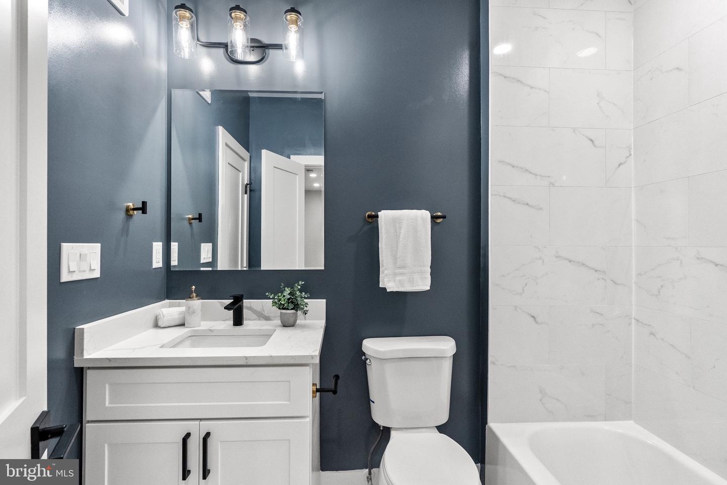 2019 M ST NE #1, WASHINGTON, District Of Columbia 20002, 2 Bedrooms Bedrooms, ,2 BathroomsBathrooms,Residential,For sale,2019 M ST NE #1,DCDC2245610 MLS # DCDC2245610