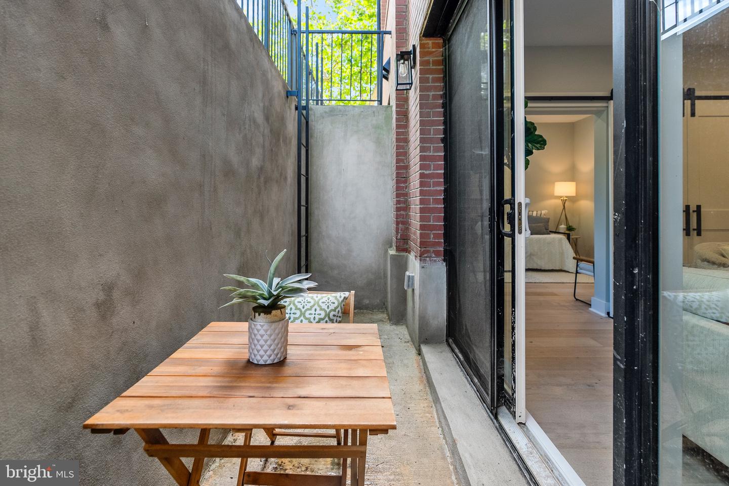 2019 M ST NE #1, WASHINGTON, District Of Columbia 20002, 2 Bedrooms Bedrooms, ,2 BathroomsBathrooms,Residential,For sale,2019 M ST NE #1,DCDC2245610 MLS # DCDC2245610