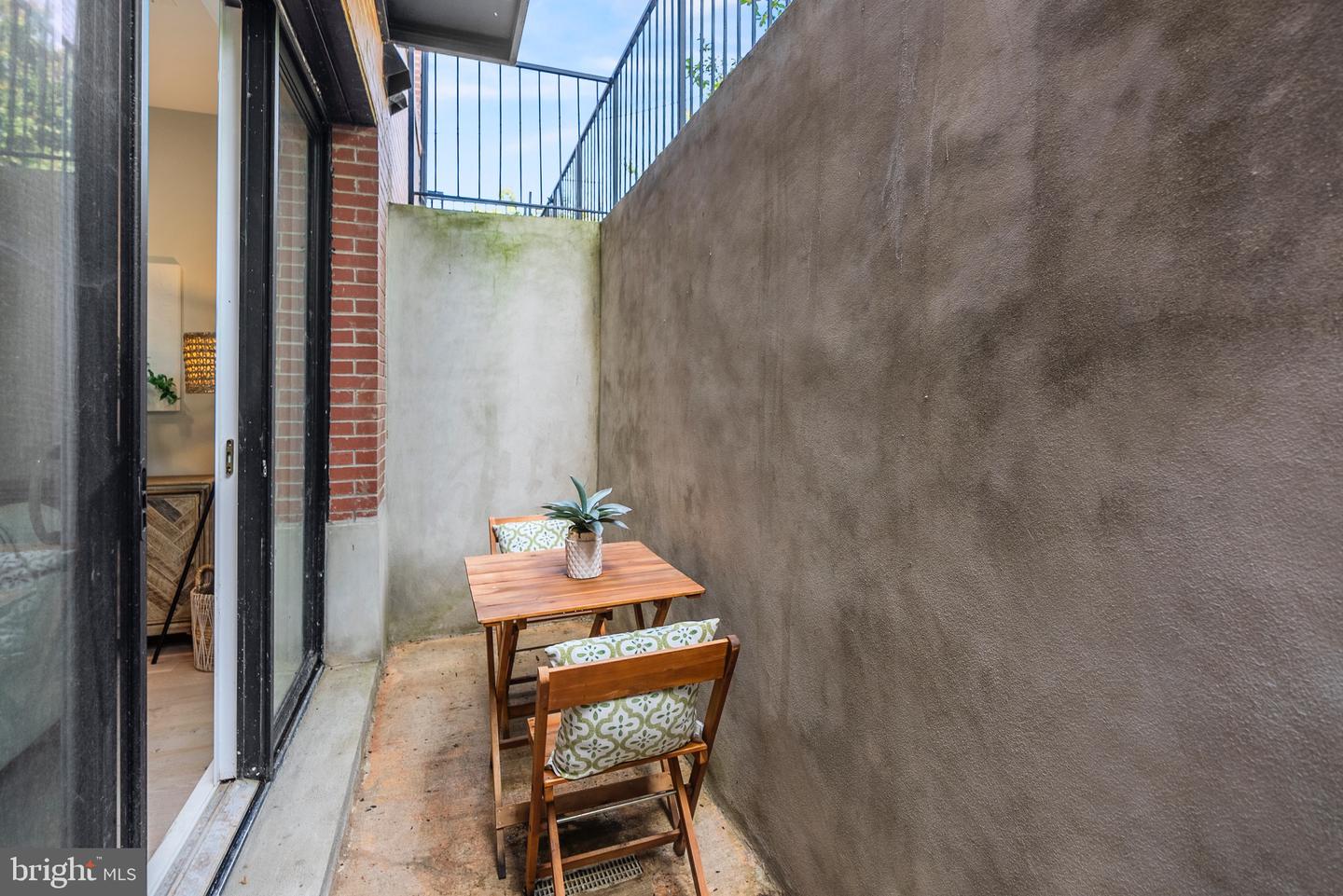 2019 M ST NE #1, WASHINGTON, District Of Columbia 20002, 2 Bedrooms Bedrooms, ,2 BathroomsBathrooms,Residential,For sale,2019 M ST NE #1,DCDC2245610 MLS # DCDC2245610