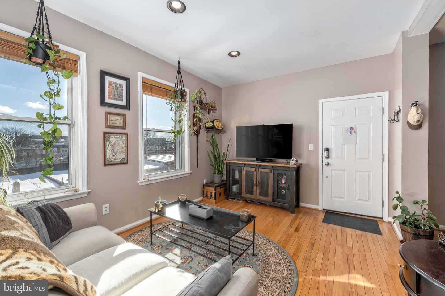 610 IRVING ST NW #306, WASHINGTON, District Of Columbia 20010, 2 Bedrooms Bedrooms, ,1 BathroomBathrooms,Residential,For sale,610 IRVING ST NW #306,DCDC2245614 MLS # DCDC2245614