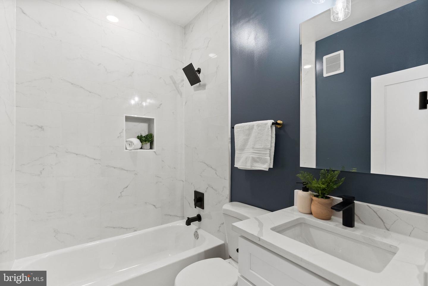 2019 M ST NE #PH9, WASHINGTON, District Of Columbia 20002, 2 Bedrooms Bedrooms, ,2 BathroomsBathrooms,Residential,For sale,2019 M ST NE #PH9,DCDC2245616 MLS # DCDC2245616