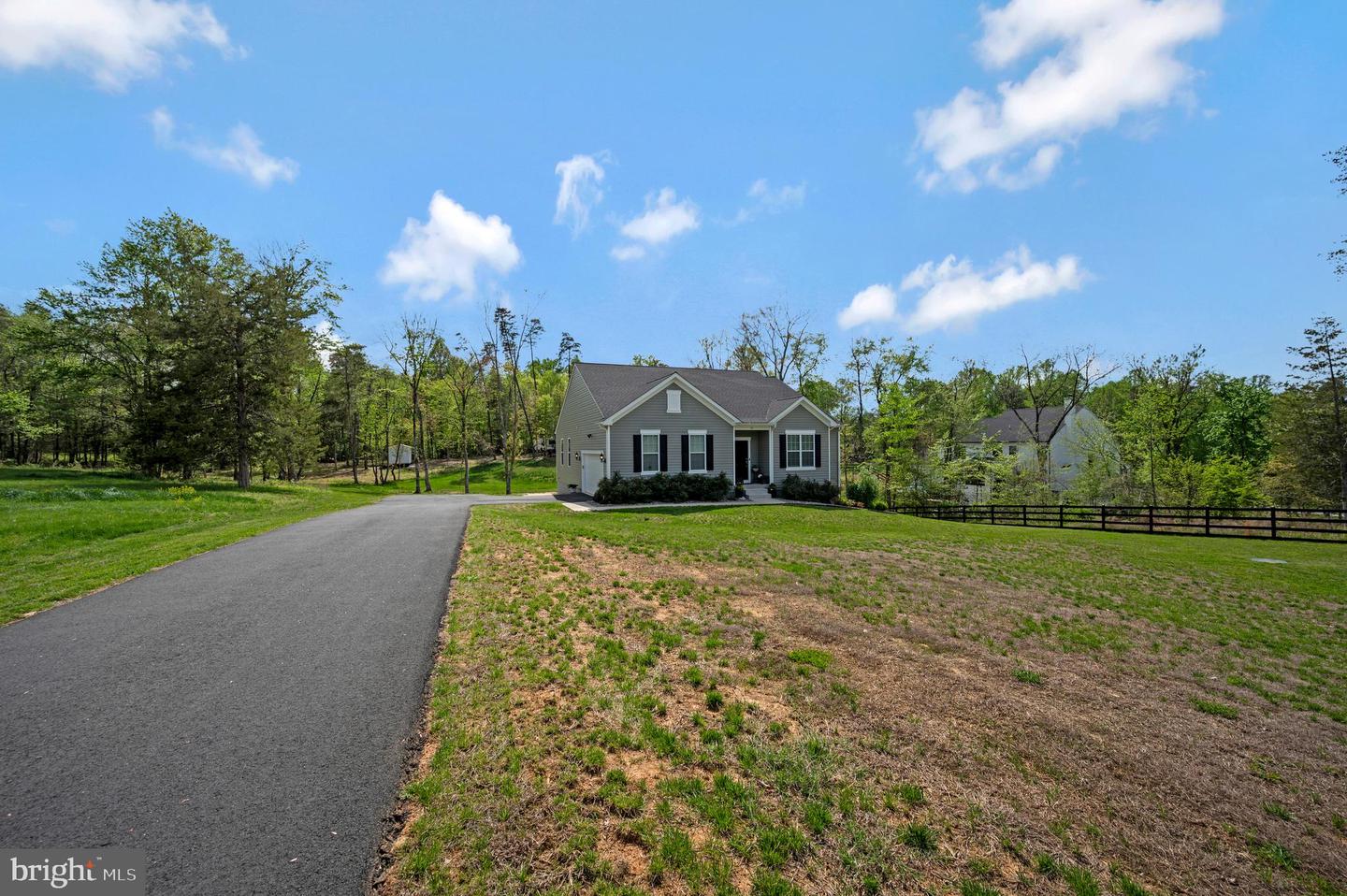 21 WALNUT GROVE DR, FREDERICKSBURG, Virginia 22406, 3 Bedrooms Bedrooms, ,3 BathroomsBathrooms,Residential,For sale,21 WALNUT GROVE DR,VAST2039942 MLS # VAST2039942