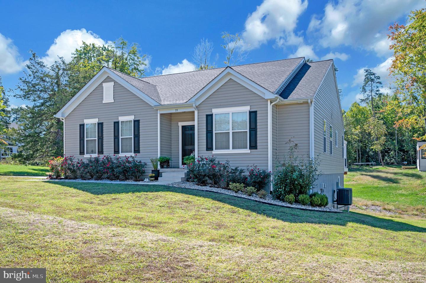 21 WALNUT GROVE DR, FREDERICKSBURG, Virginia 22406, 3 Bedrooms Bedrooms, ,3 BathroomsBathrooms,Residential,For sale,21 WALNUT GROVE DR,VAST2039942 MLS # VAST2039942