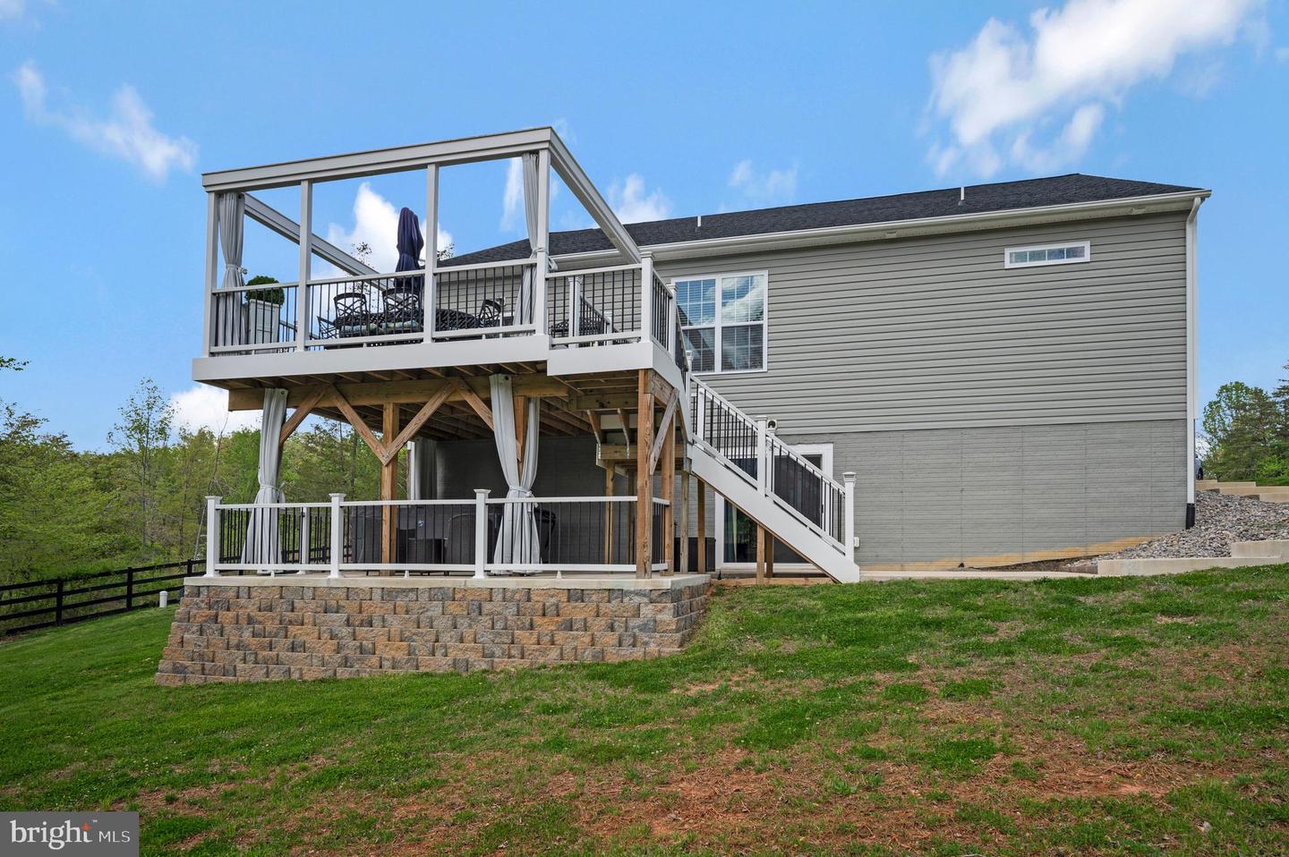 21 WALNUT GROVE DR, FREDERICKSBURG, Virginia 22406, 3 Bedrooms Bedrooms, ,3 BathroomsBathrooms,Residential,For sale,21 WALNUT GROVE DR,VAST2039942 MLS # VAST2039942