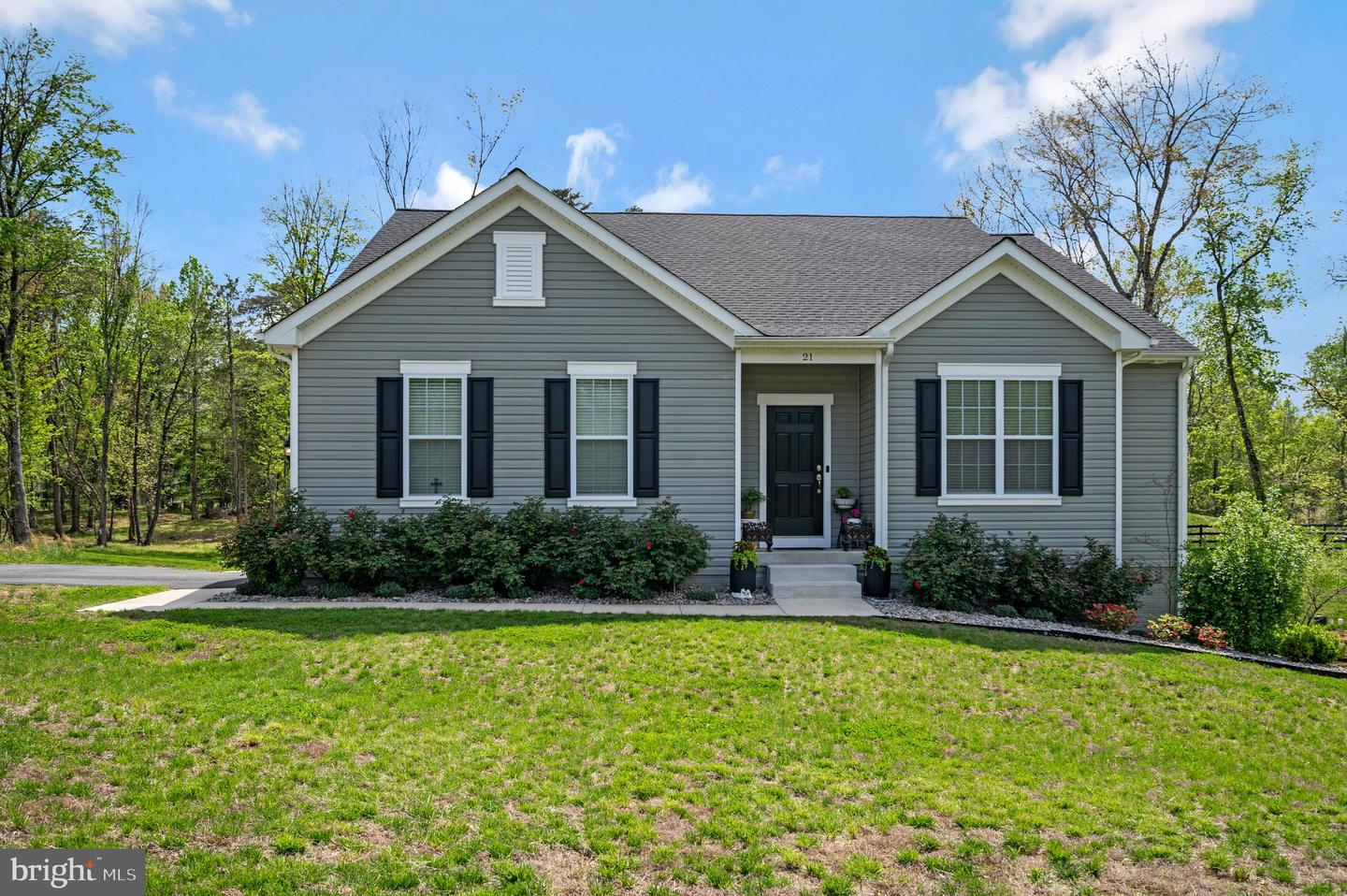 21 WALNUT GROVE DR, FREDERICKSBURG, Virginia 22406, 3 Bedrooms Bedrooms, ,3 BathroomsBathrooms,Residential,For sale,21 WALNUT GROVE DR,VAST2039942 MLS # VAST2039942