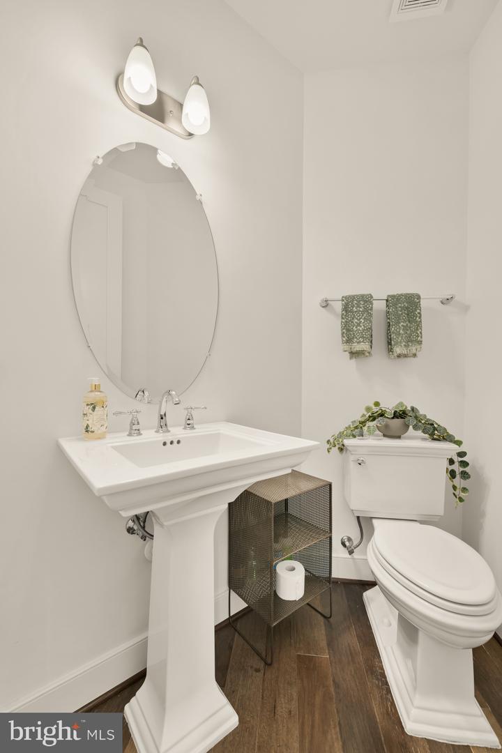 1814 PEABODY DR, FALLS CHURCH, Virginia 22043, 5 Bedrooms Bedrooms, ,4 BathroomsBathrooms,Residential,For sale,1814 PEABODY DR,VAFX2281546 MLS # VAFX2281546