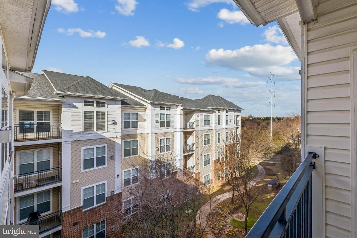 3810 LIGHTFOOT ST #404, CHANTILLY, Virginia 20151, 1 Bedroom Bedrooms, 6 Rooms Rooms,1 BathroomBathrooms,Residential,For sale,3810 LIGHTFOOT ST #404,VAFX2283884 MLS # VAFX2283884