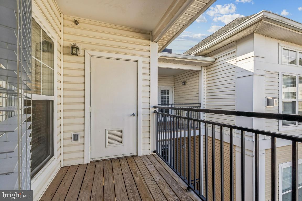 3810 LIGHTFOOT ST #404, CHANTILLY, Virginia 20151, 1 Bedroom Bedrooms, 6 Rooms Rooms,1 BathroomBathrooms,Residential,For sale,3810 LIGHTFOOT ST #404,VAFX2283884 MLS # VAFX2283884