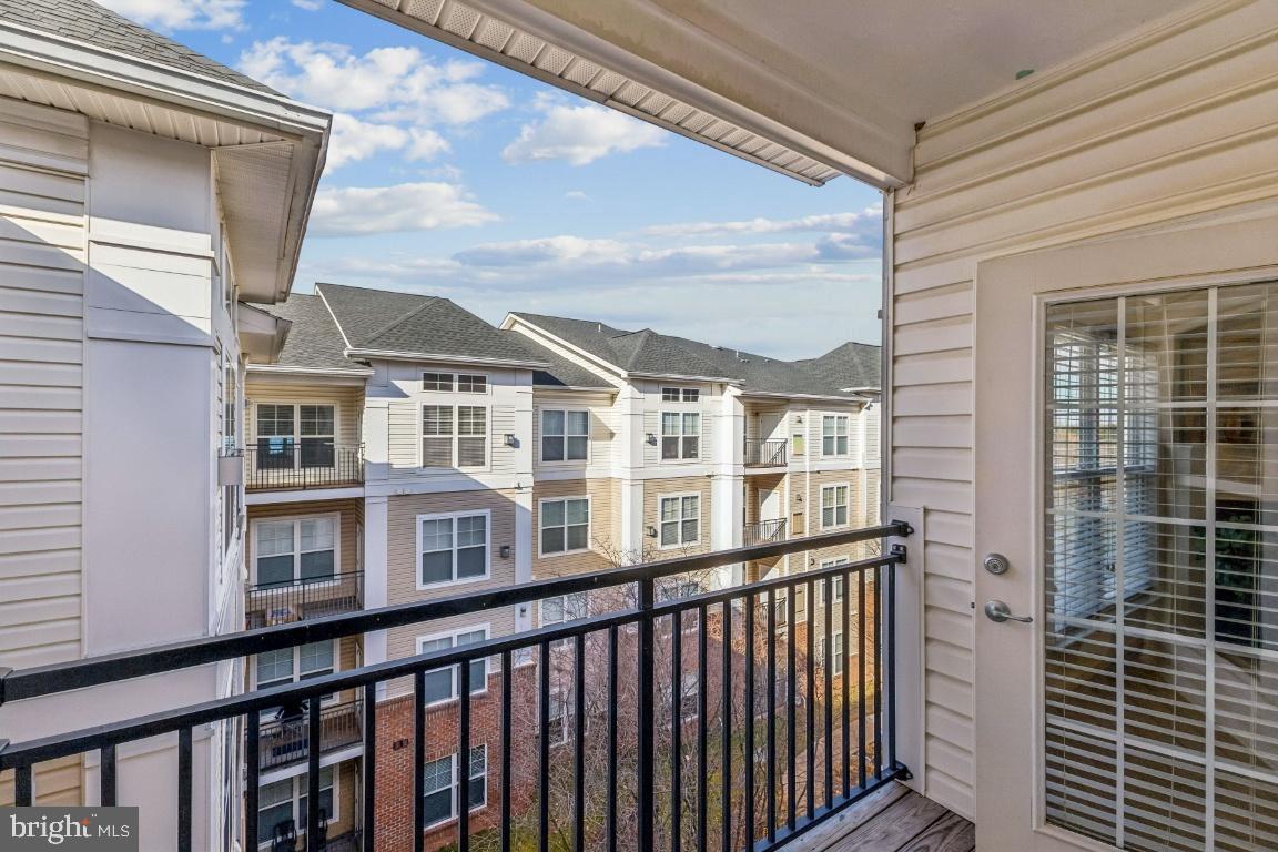 3810 LIGHTFOOT ST #404, CHANTILLY, Virginia 20151, 1 Bedroom Bedrooms, 6 Rooms Rooms,1 BathroomBathrooms,Residential,For sale,3810 LIGHTFOOT ST #404,VAFX2283884 MLS # VAFX2283884